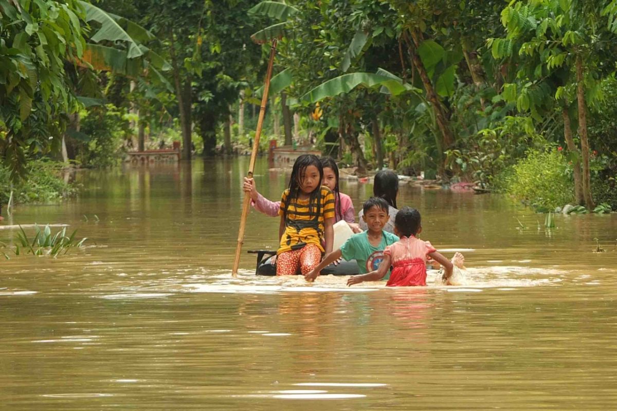 Hujan deras akibatkan dua desa di Jember diterjang banjir susulan