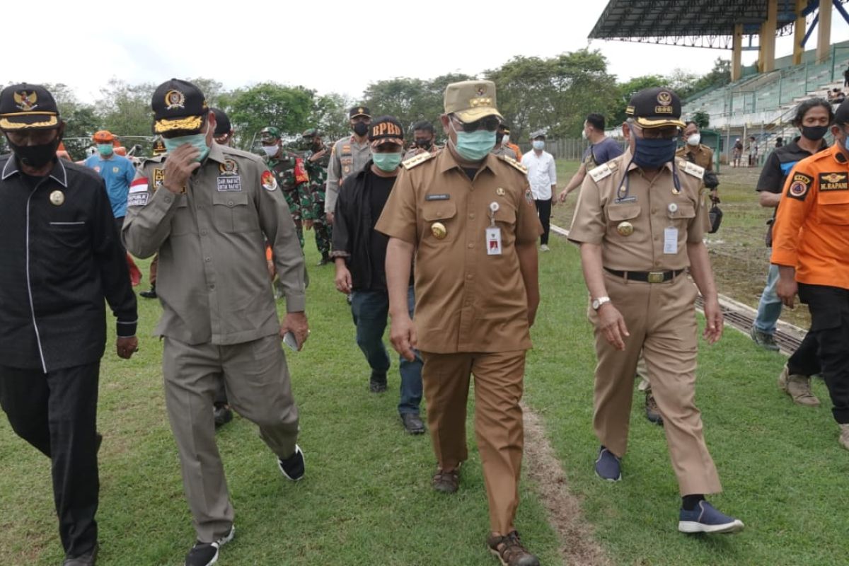 Gubernur dan Forkopimda Kalsel antar logistik ke HST lewat udara