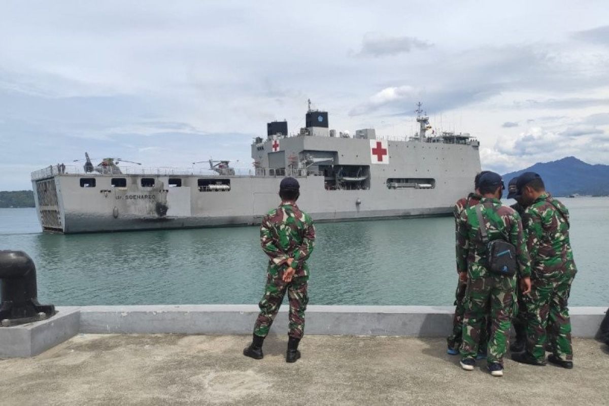 RS terapung TNI AL KRI dr Soeharso tiba di Mamuju dan siap tangani pasien gawat