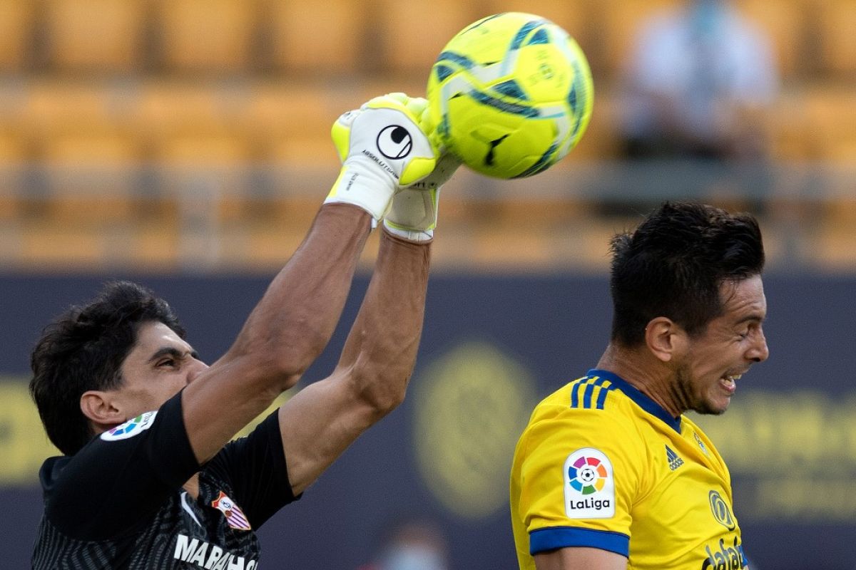 Kiper Bono gemilang, Sevilla ke posisi empat klasemen La Liga