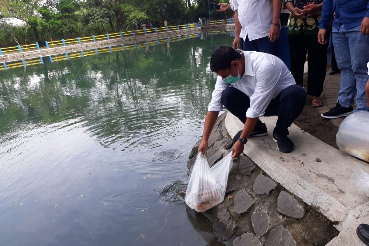 Ribuan bibit ikan disebar di lokasi sumber air Kota Kediri