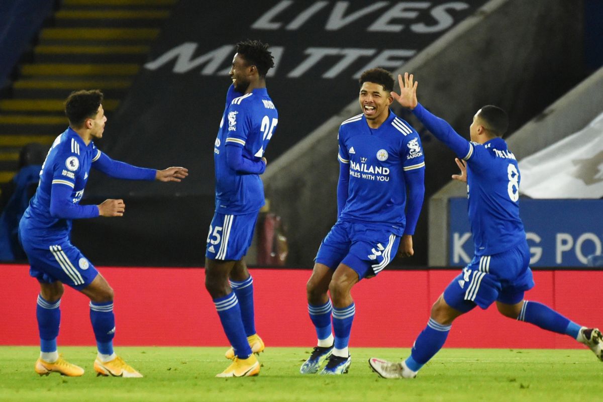 Liga Inggris: Leicester puncaki klasemen setelah taklukkan Chelsea 2-0