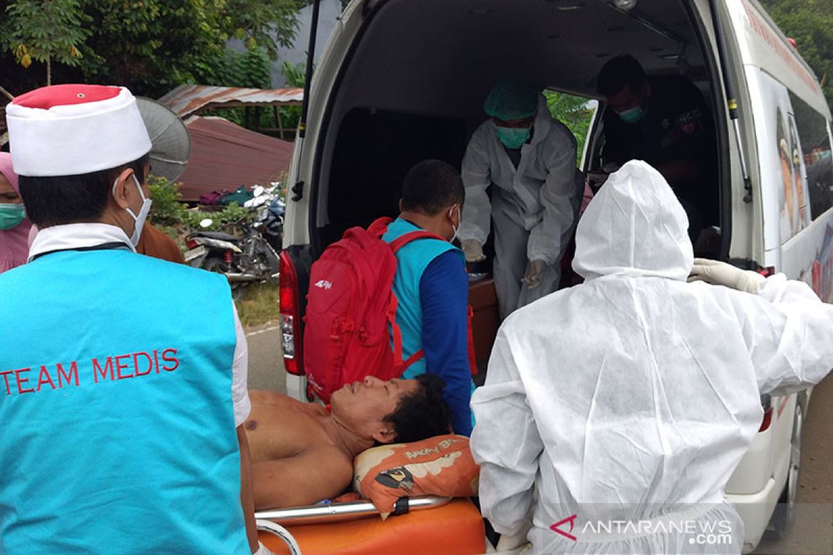 Tiga korban gempa Mamuju dievakuasi dari tenda pengungsian