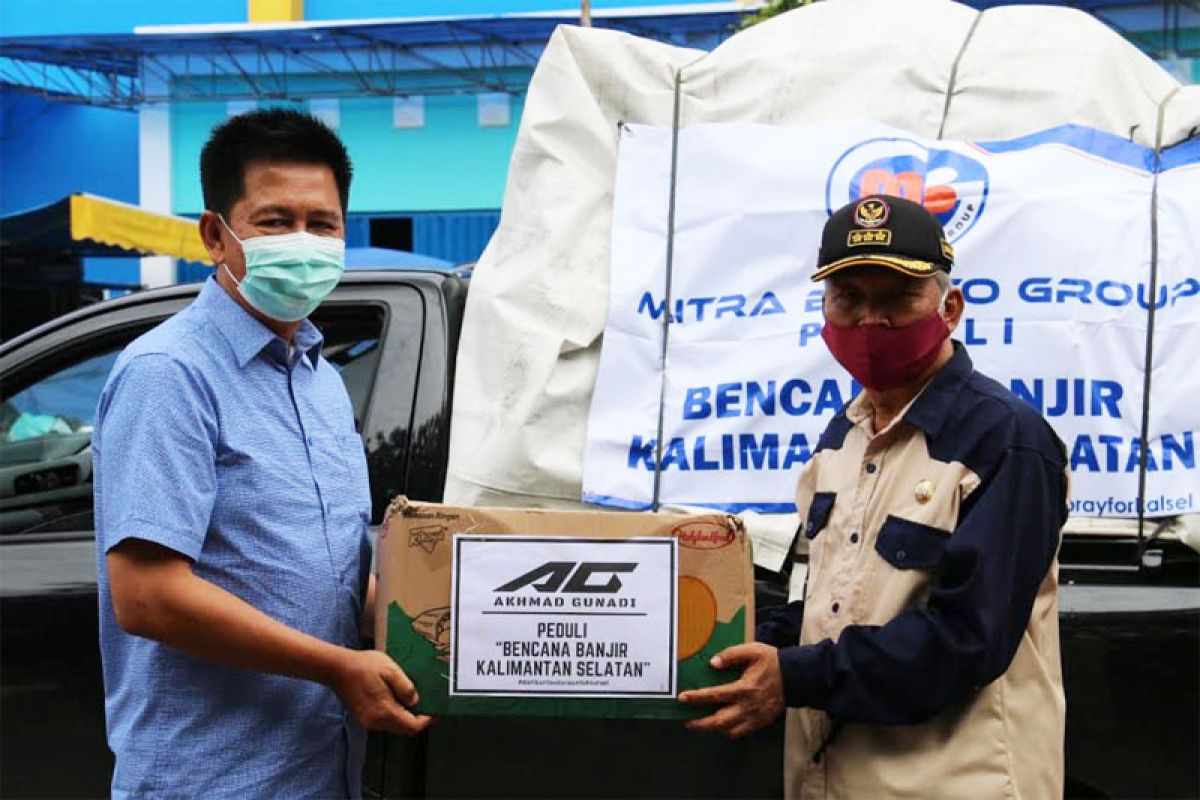 Bupati Barito Utara serahkan bantuan korban banjir Kalsel