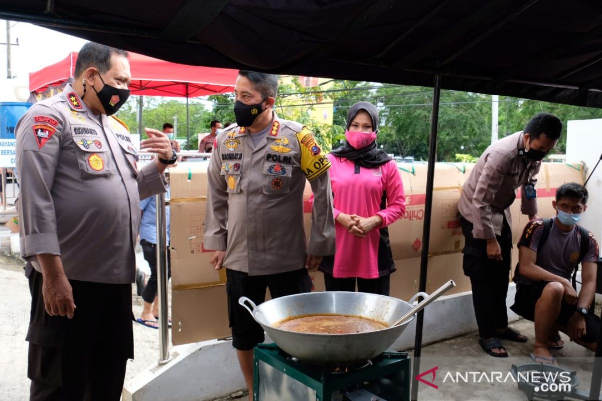 Kapolda persilakan korban banjir ambil makan di posko