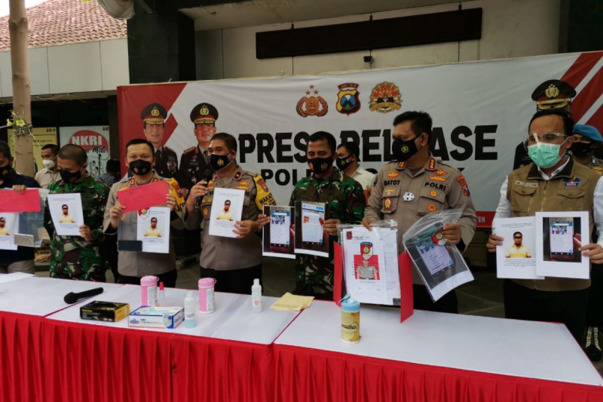 Polres  Gresik tangkap penyebar hoaks vaksinasi tewaskan Kasdim 0817