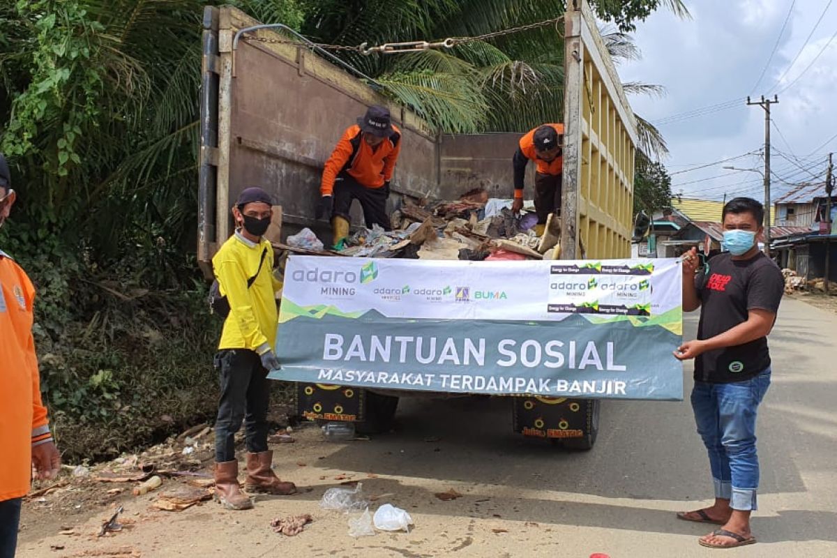 Adaro kirim truk pengangkut sampah ke HST