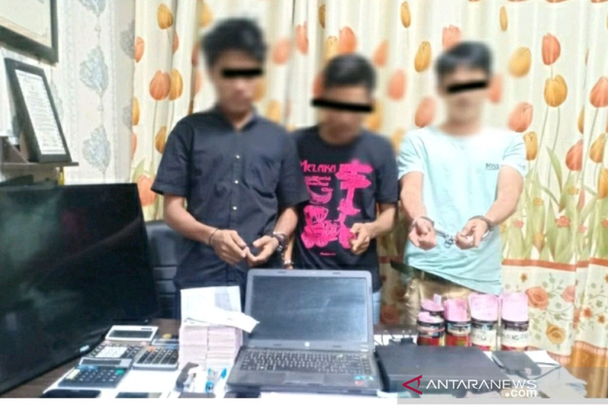 Lima penjudi togel di Meranti diciduk polisi di kedai kopi