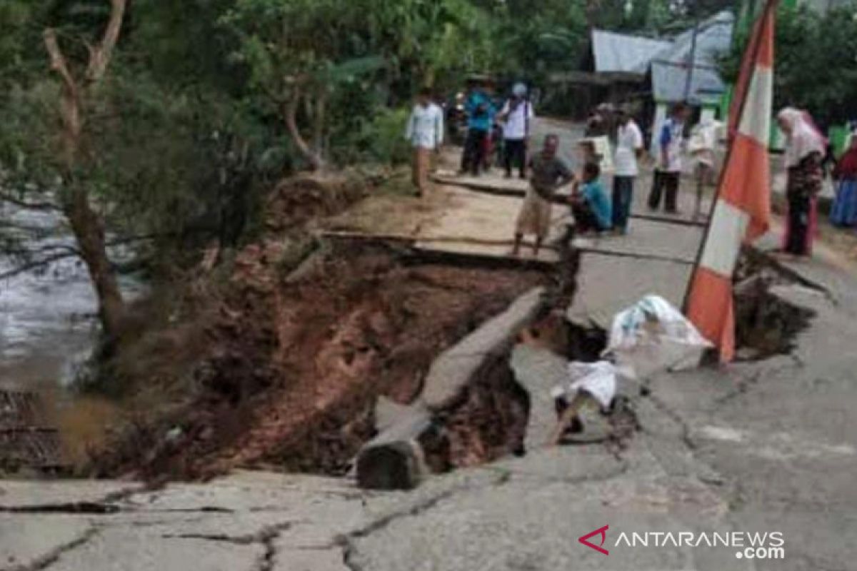 HST flood: Lanslide occurs in Ilung Pasar Lama