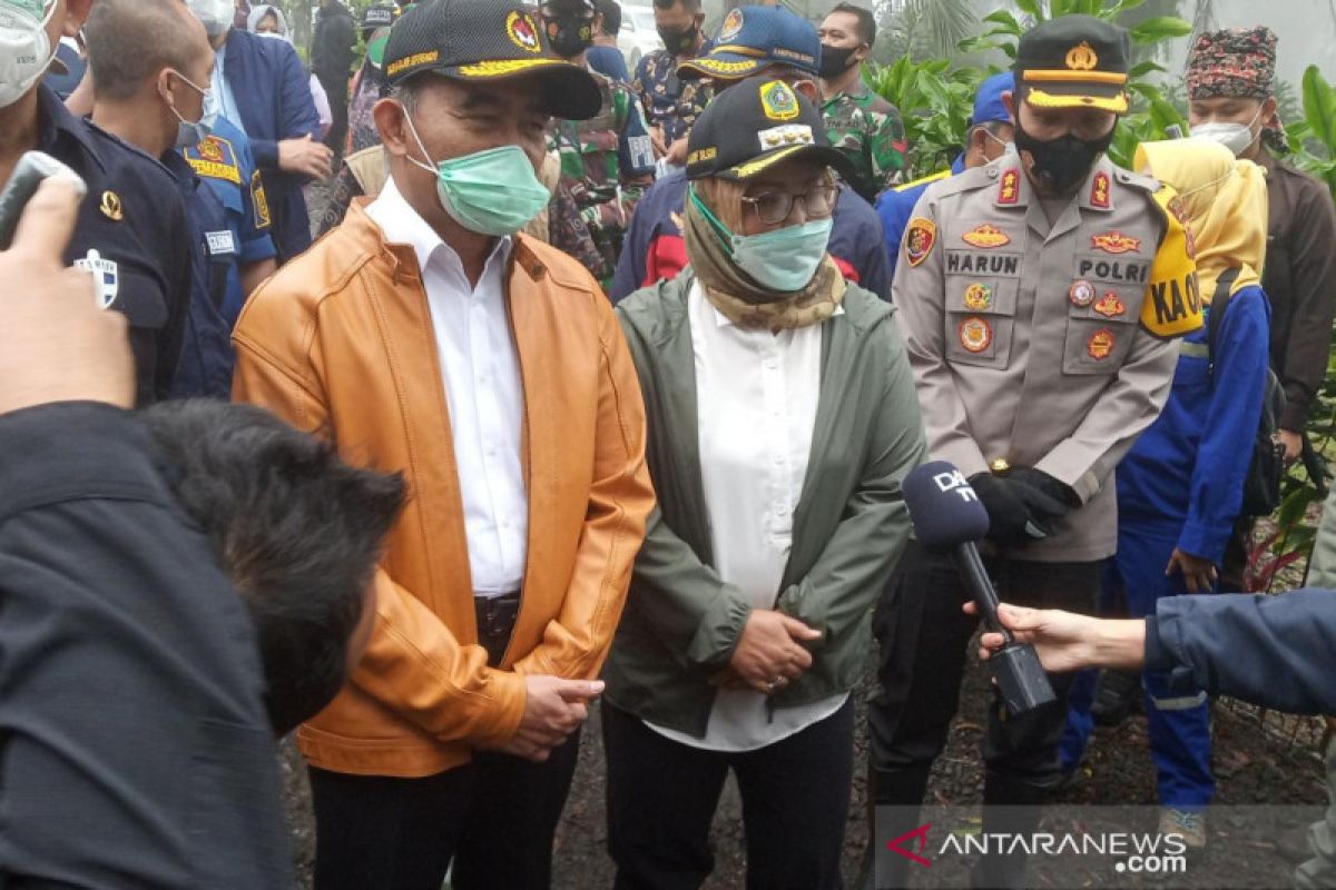 Menko PMK ingin lokasi banjir bandang di Puncak Bogor ditanami pohon vetiver (video)