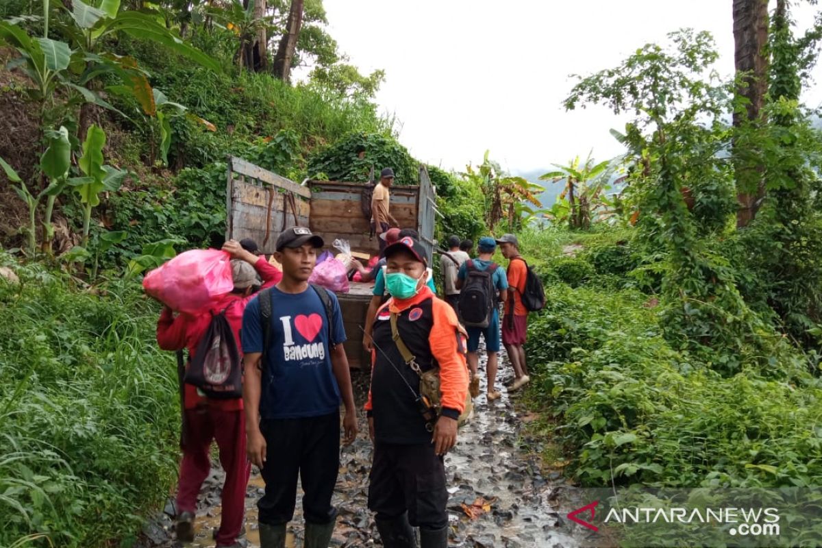 Warga di kawasan TN Meru Betiri  terisolasi akibat longsor