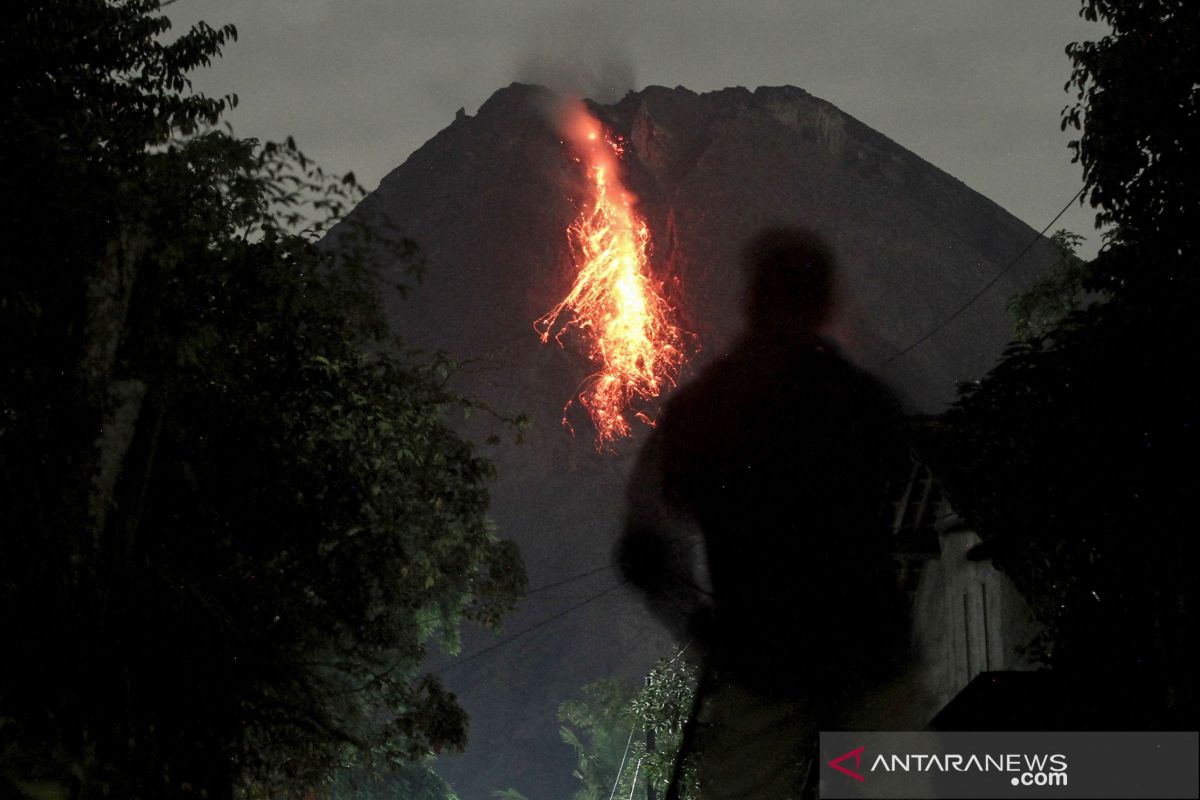 Gunung Merapi enam kali luncurkan guguran lava pijar