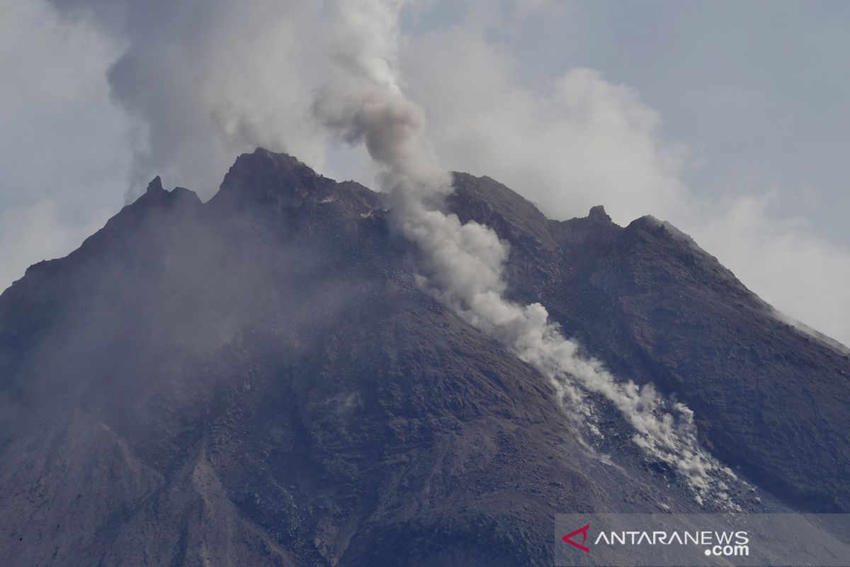 Awan panas guguran kembali meluncur dari Gunung Merapi delapan kali