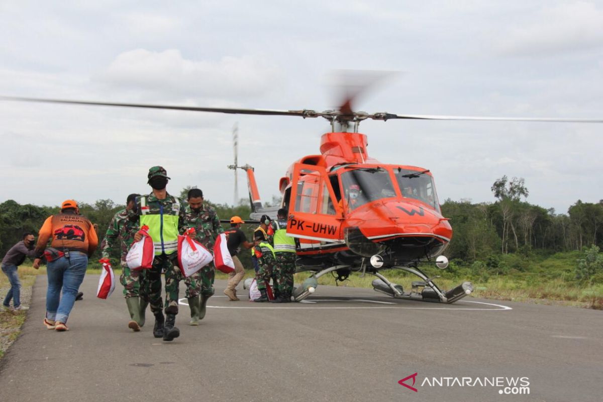 Presiden Joko Widodo salurkan seribu paket bantuan di Balangan