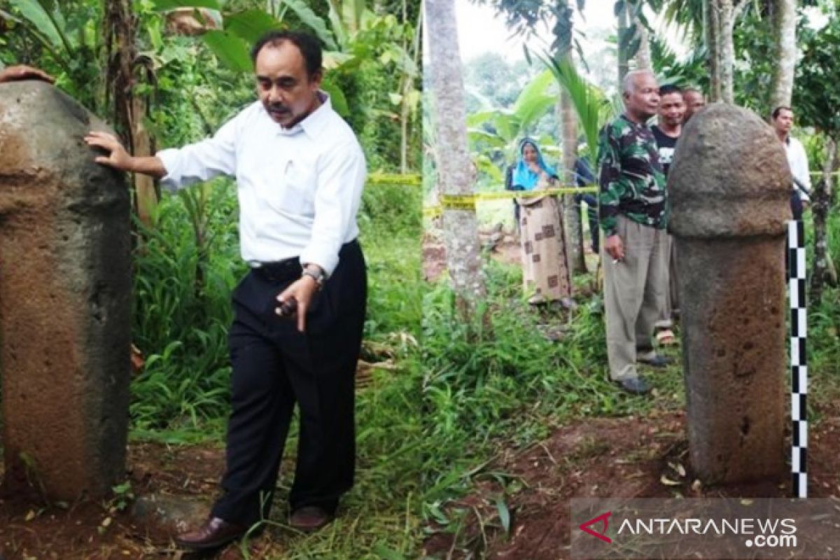 Heboh ada batu nisan berbentuk alat kelamin pria di Sumbar, berikut penjelasannya