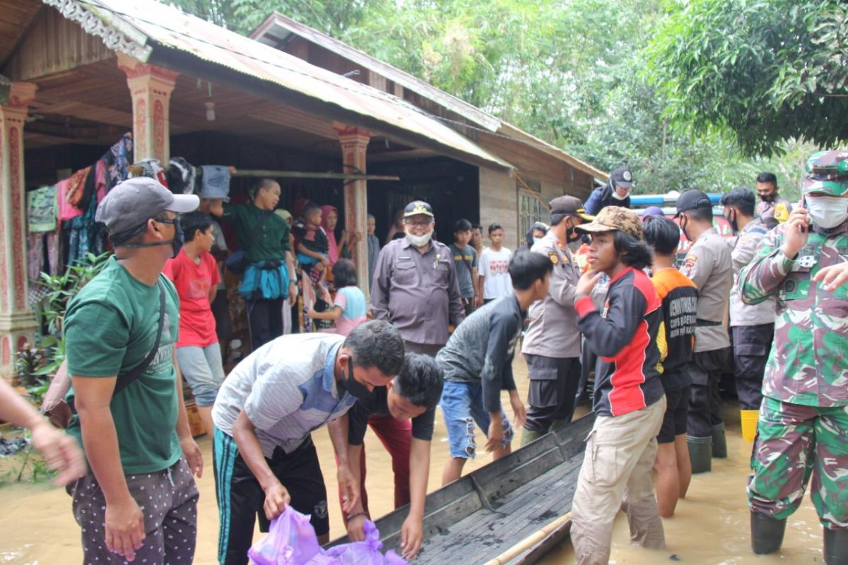 Bupati Balangan pantau banjir di Desa Pimping