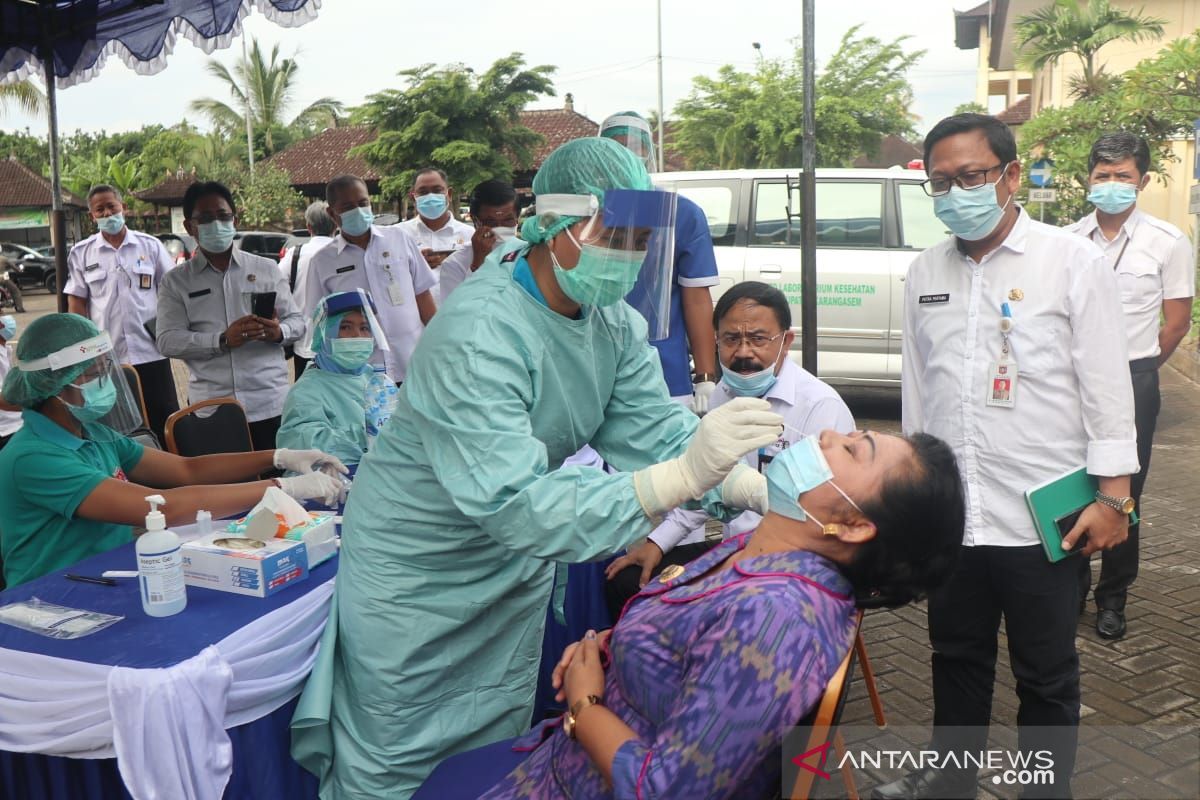 Bupati Karangasem laksanakan Rapid Antigen sebelum rapat