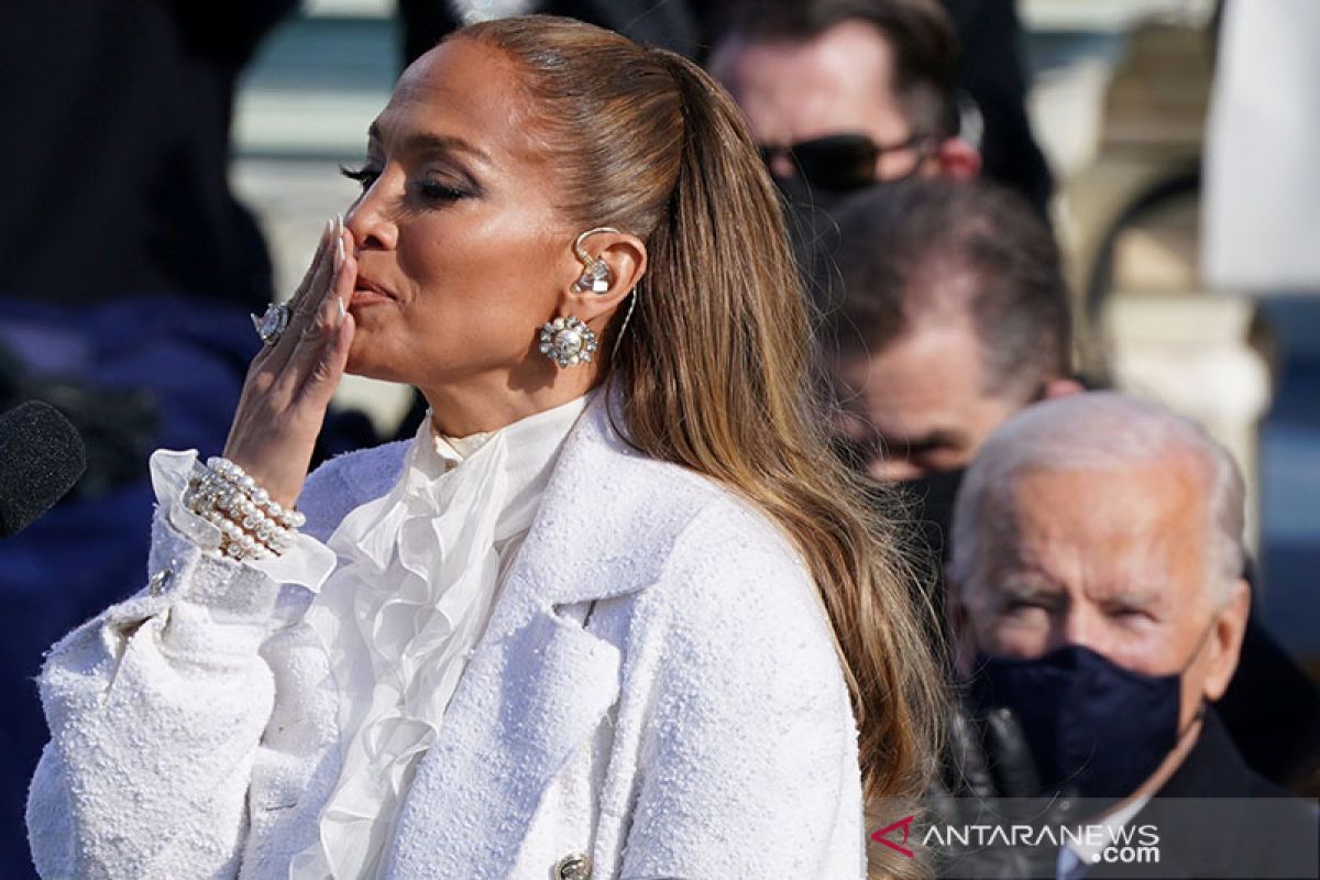 Jennifer Lopez jadi perbincangan setelah tampil di pelantikan Joe Biden