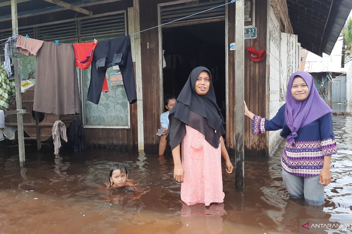 Sungai Tabuk masih tergenang banjir meski tak turun hujan