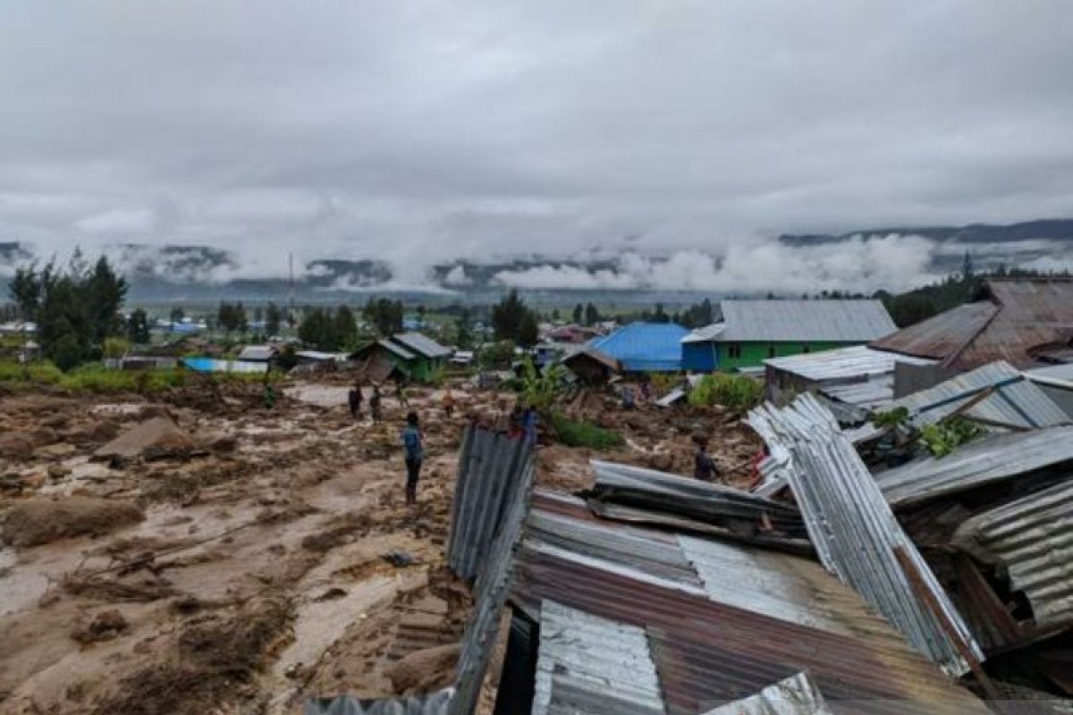 BBMKG Jayapura sebut kondisi tanah labil picu banjir bandang Paniai