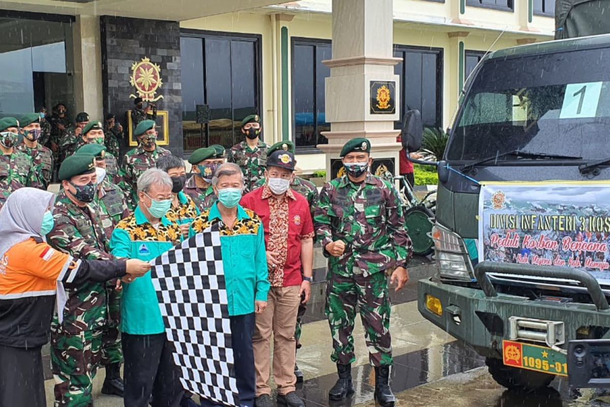 Divif 3 Kostrad salurkan bantuan untuk korban gempa di Majene dan Mamuju Sulbar