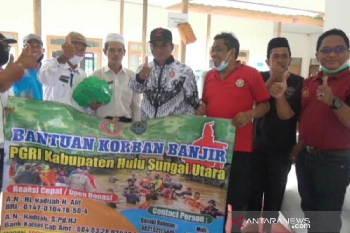 PGRI HSU bantu warga terdampak banjir