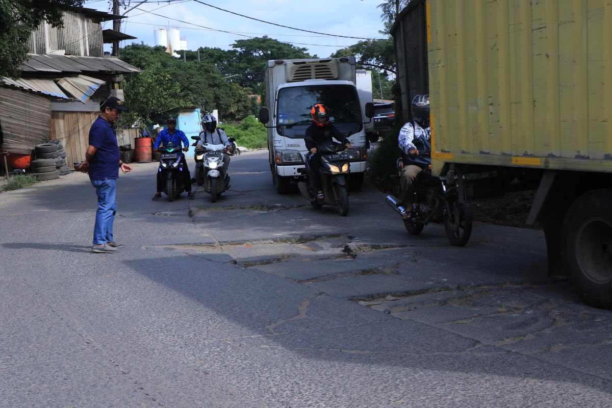 Anggota DPRD Desak Pemkot Tangerang Segera Perbaiki Jalan Perancis