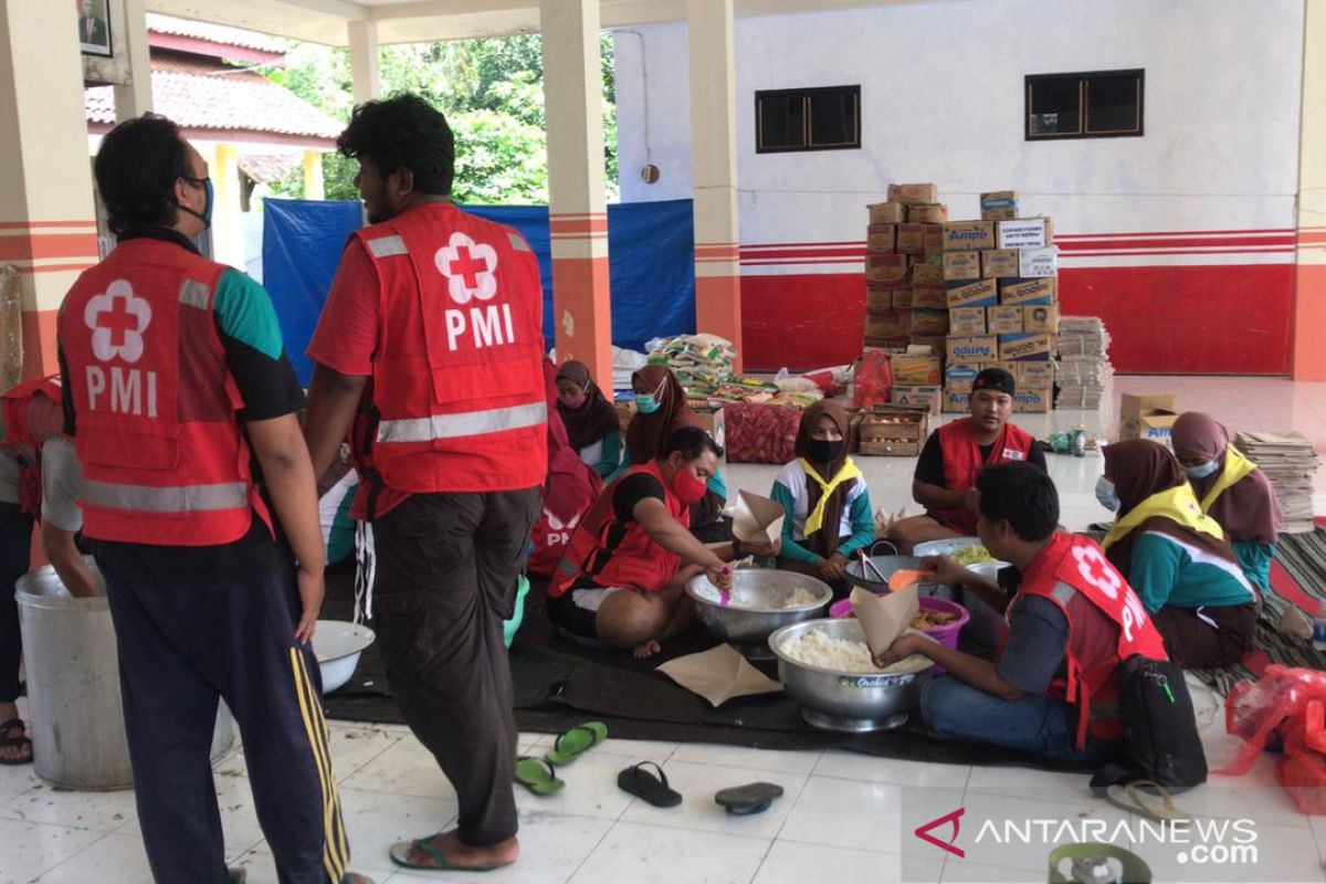 PMI Jember dirikan dapur umum untuk korban banjir di dua desa