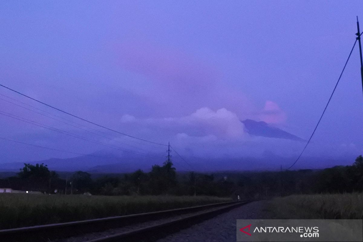 Aktivitas meningkat,  Gunung Raung berstatus waspada