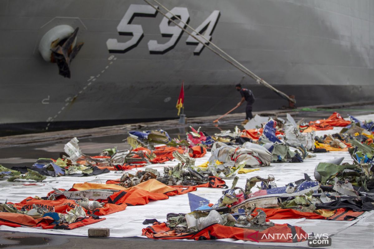 RS Polri terima 325 kantong jenazah berisi bagian tubuh hingga pencarian Sriwijaya SJ-182 dihentikan
