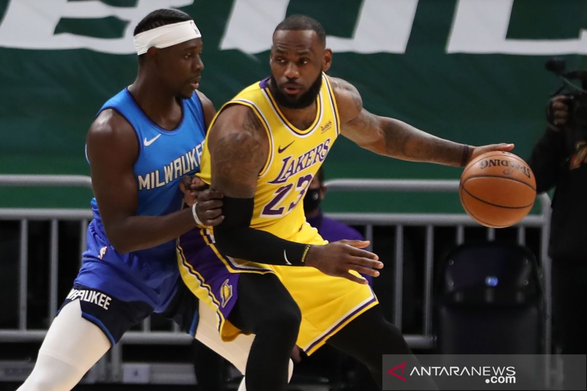 LeBron James cetak 34 poin saat Lakers kalahkan Bucks 113-106