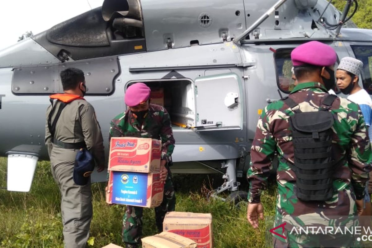 TNI AL gunakan helikopter distribusi bantuan ke desa terpencil Sulbar