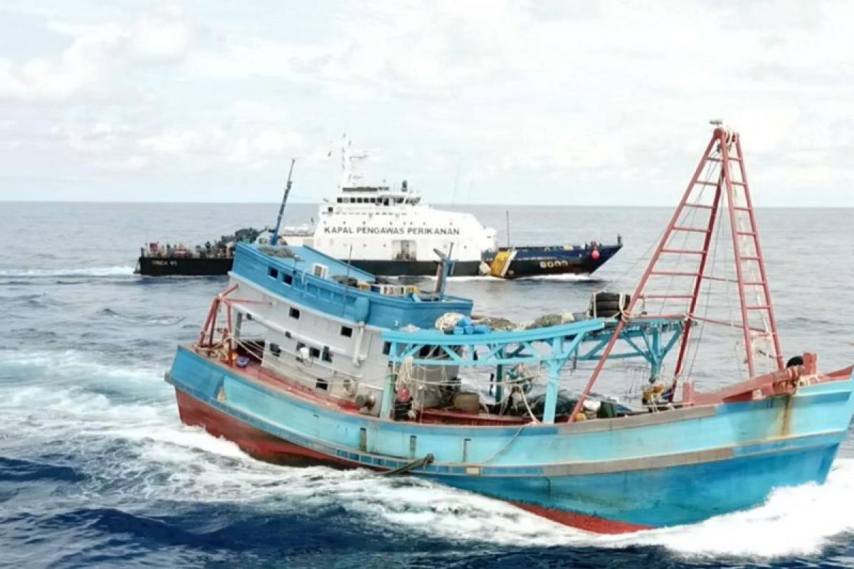 Trenggono ajak pemangku kepentingan bersatu lawan pencurian ikan