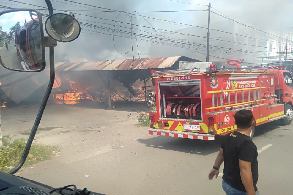 Tiga tempat usaha dan satu rumah di Banda Aceh terbakar