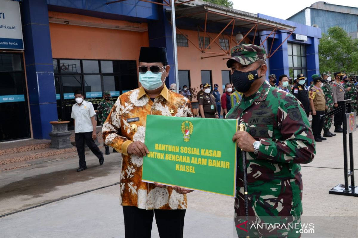 Kasad kirim bantuan logistik dan tenaga medis untuk korban banjir di Kalsel