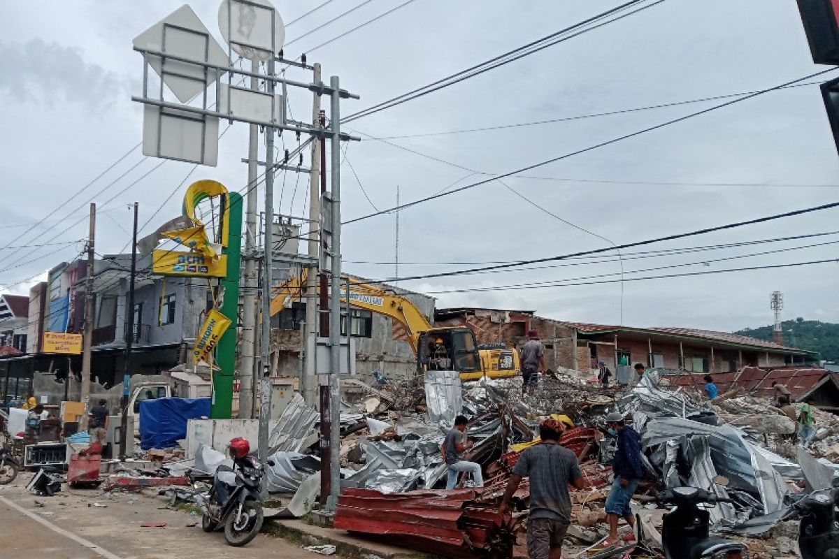 Pengungsi gempa Mamuju kesulitan air bersih