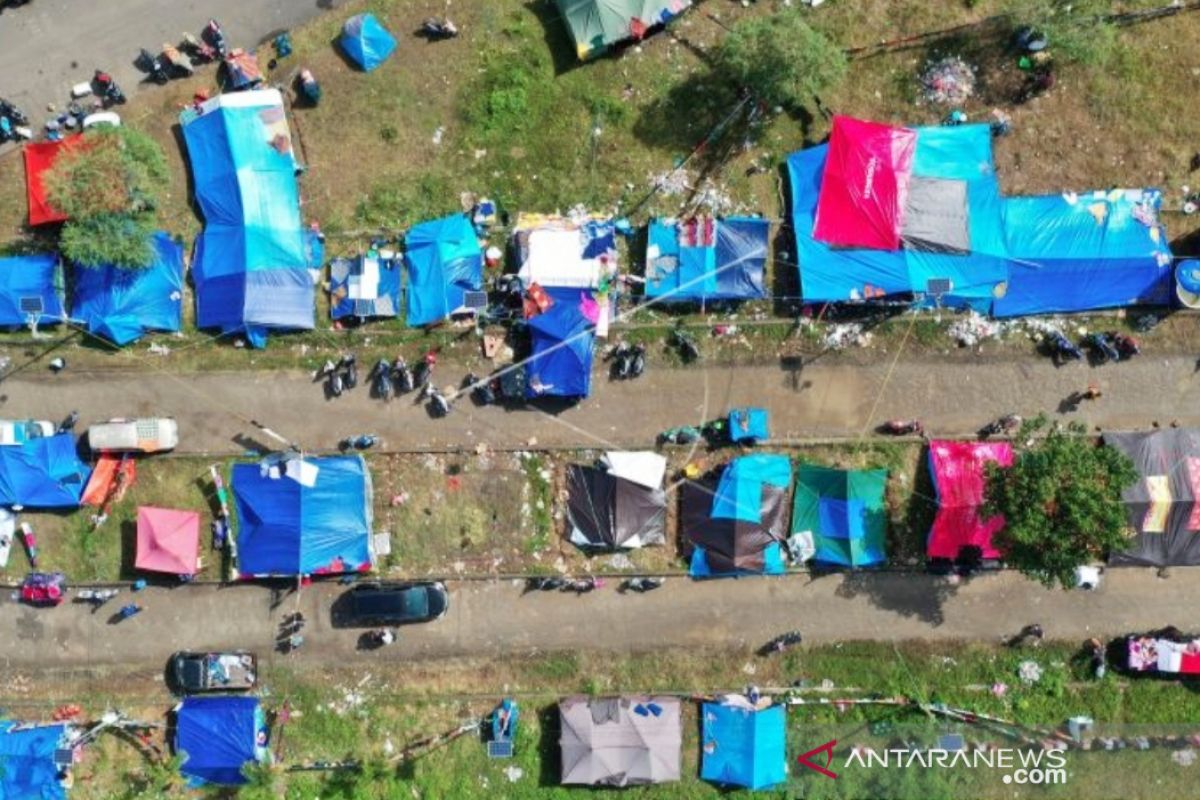 89,624 people still take refuge following powerful quake in W Sulawesi