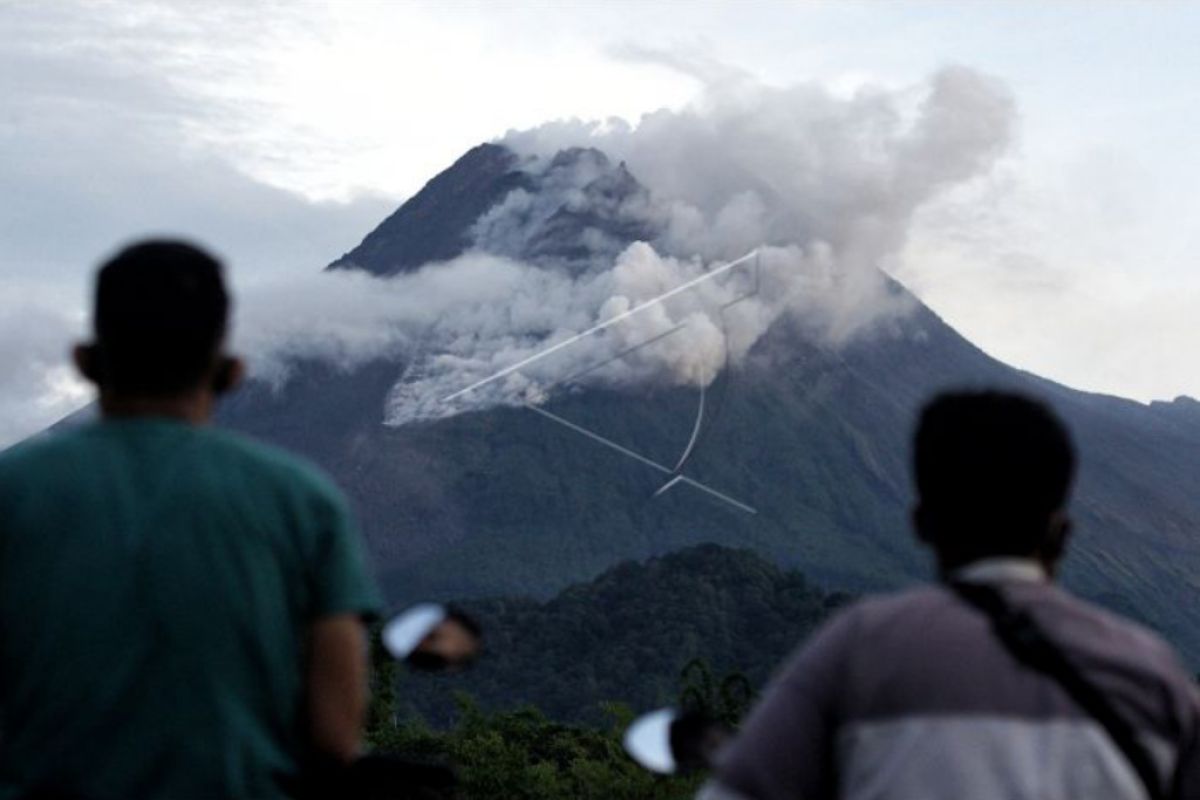 Awan panas guguran Gunung Merapi meluncur 1.000 meter