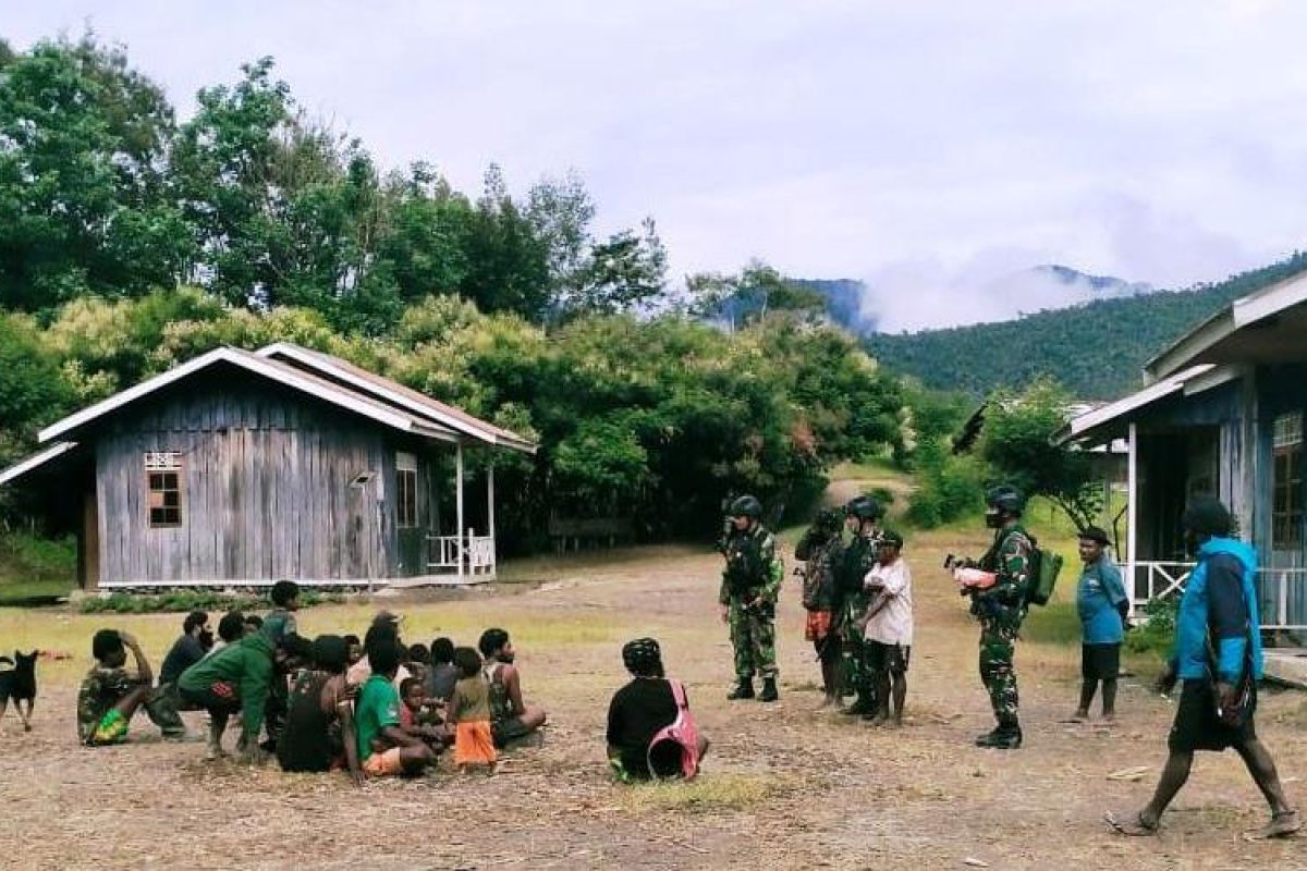 Satgas Yonif 500/Sikatan layani kesehatan warga Kalome di Puncak Jaya