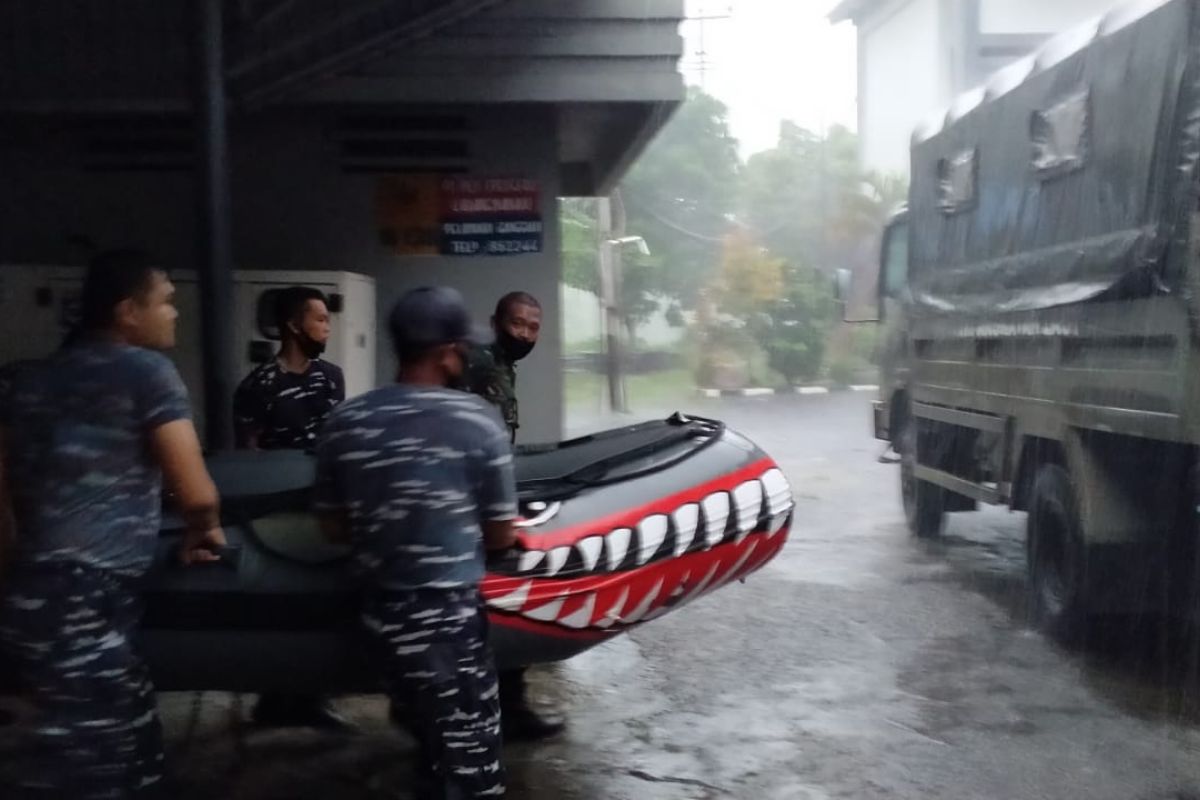 Lantamal VIII kerahkan Tim Siaga Banjir bantu warga Manado