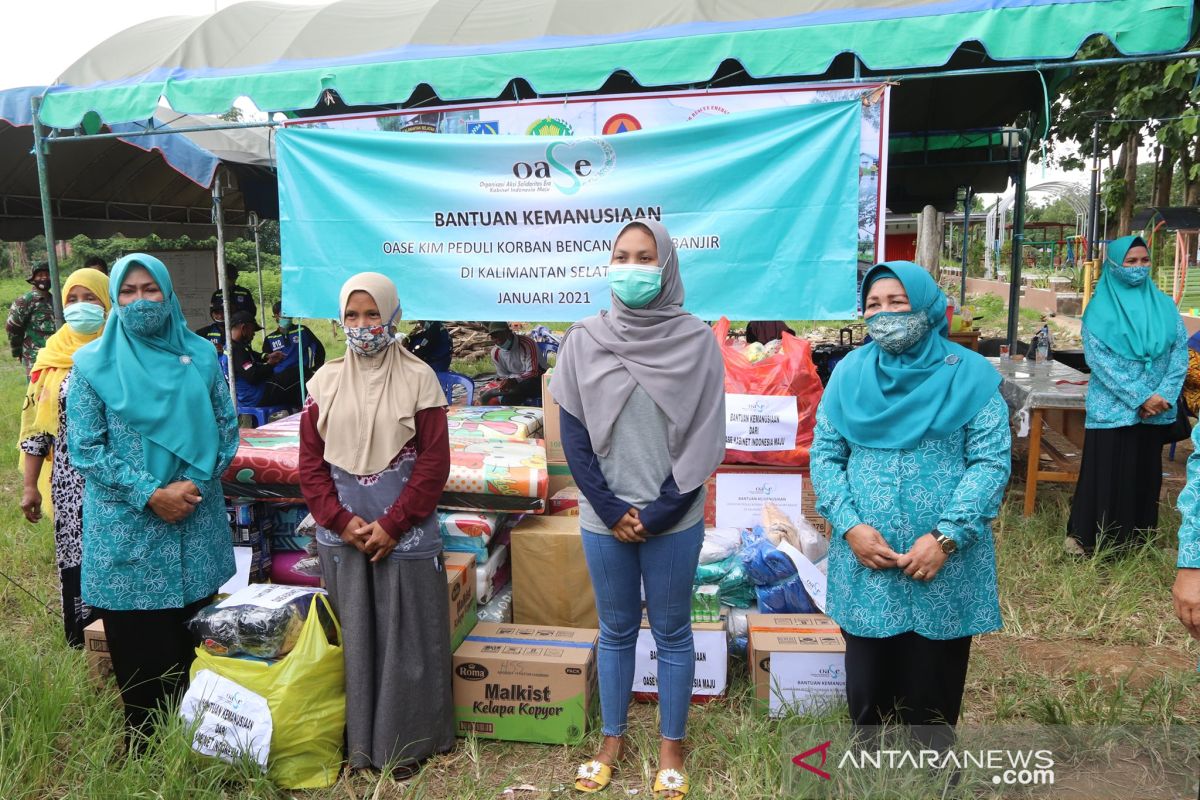 Bantuan OASE KIM peduli korban banjir diserahkan PKK Kalsel dan HSS