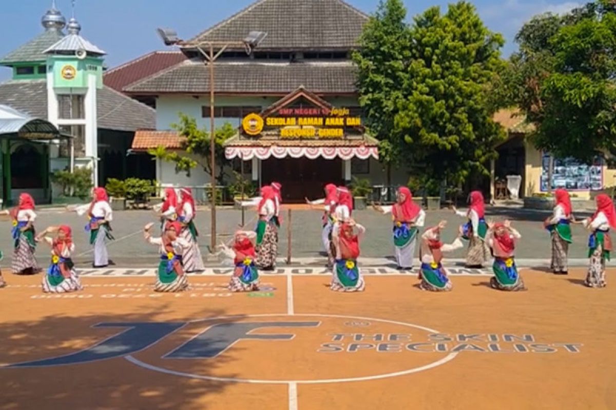 Gandhes Luwes perkuat pendidikan karakter siswa di Yogyakarta