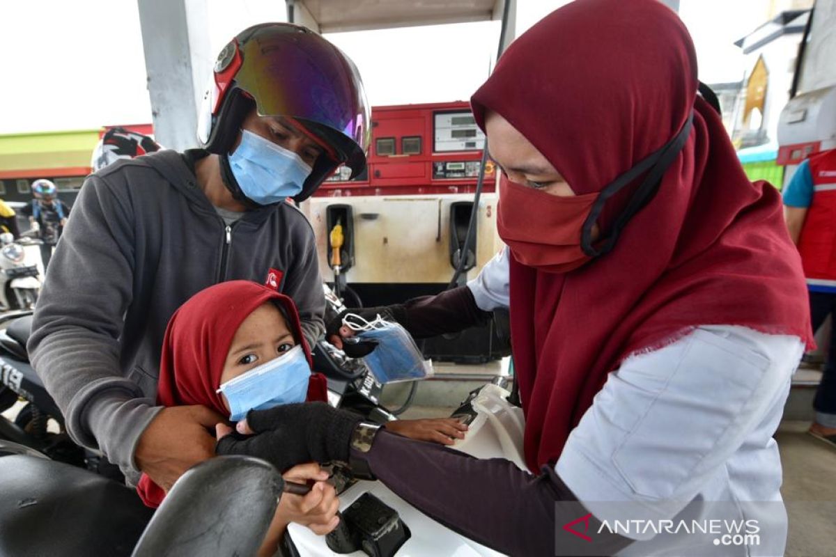 Cegah cluster pengungsi, Pertamina bagikan masker di SPBU dan posko pengungsian