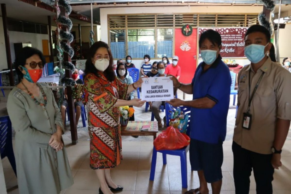 Minaula Kendari memberi layanan kedaruratan lansia korban banjir Manado