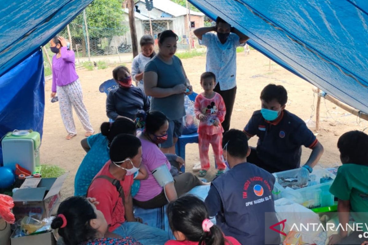 Tim medis NasDem beri layanan kesehatan  di wilayah pinggiran Mamuju