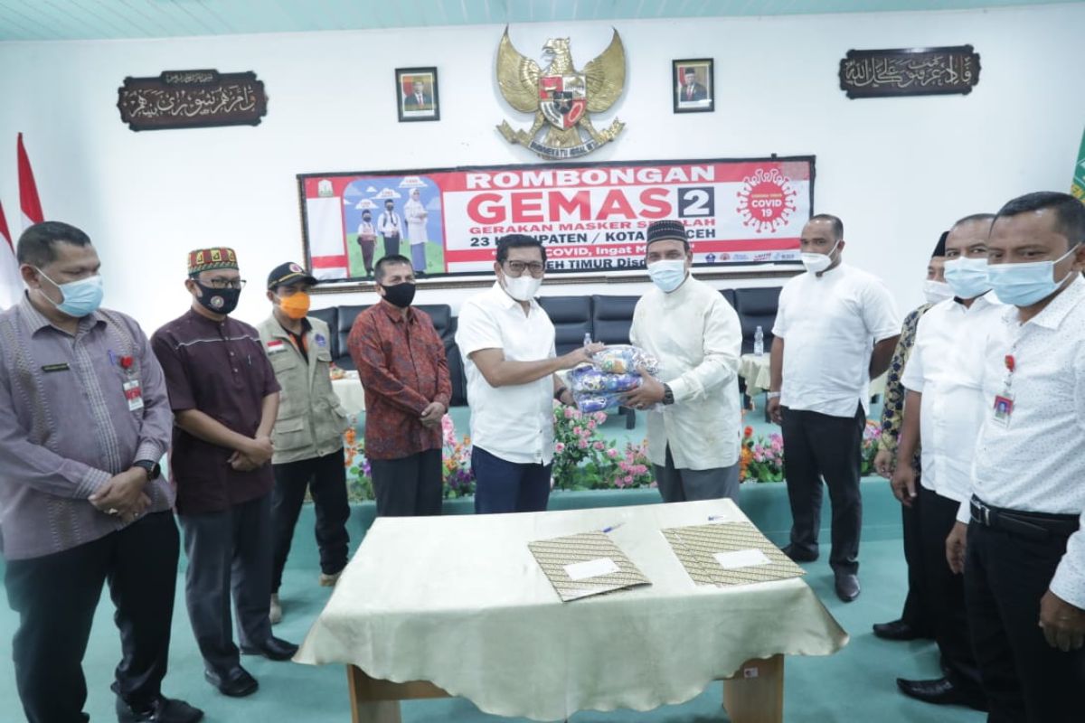 Puluhan ribu siswa Aceh Timur pakai masker serentak