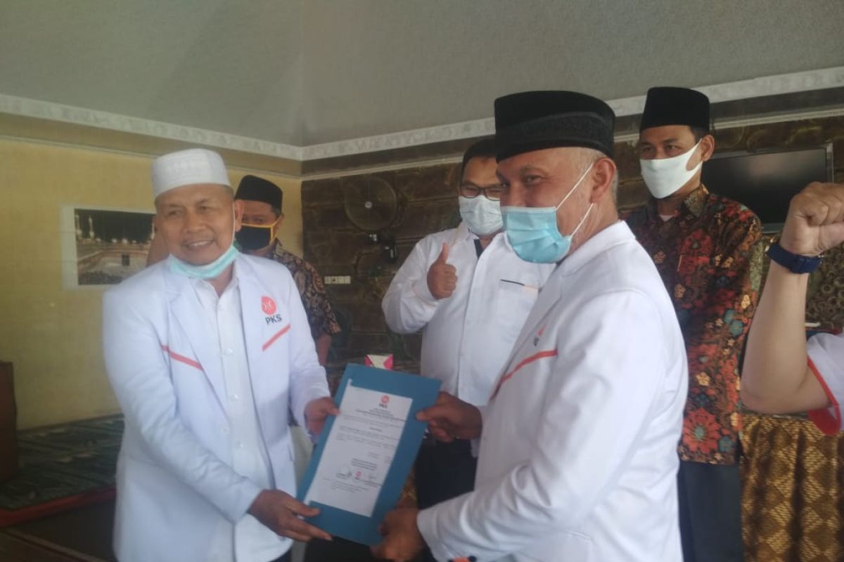 Bupati terpilih Pasaman Barat jabat Wakil Ketua MPW PKS Sumbar