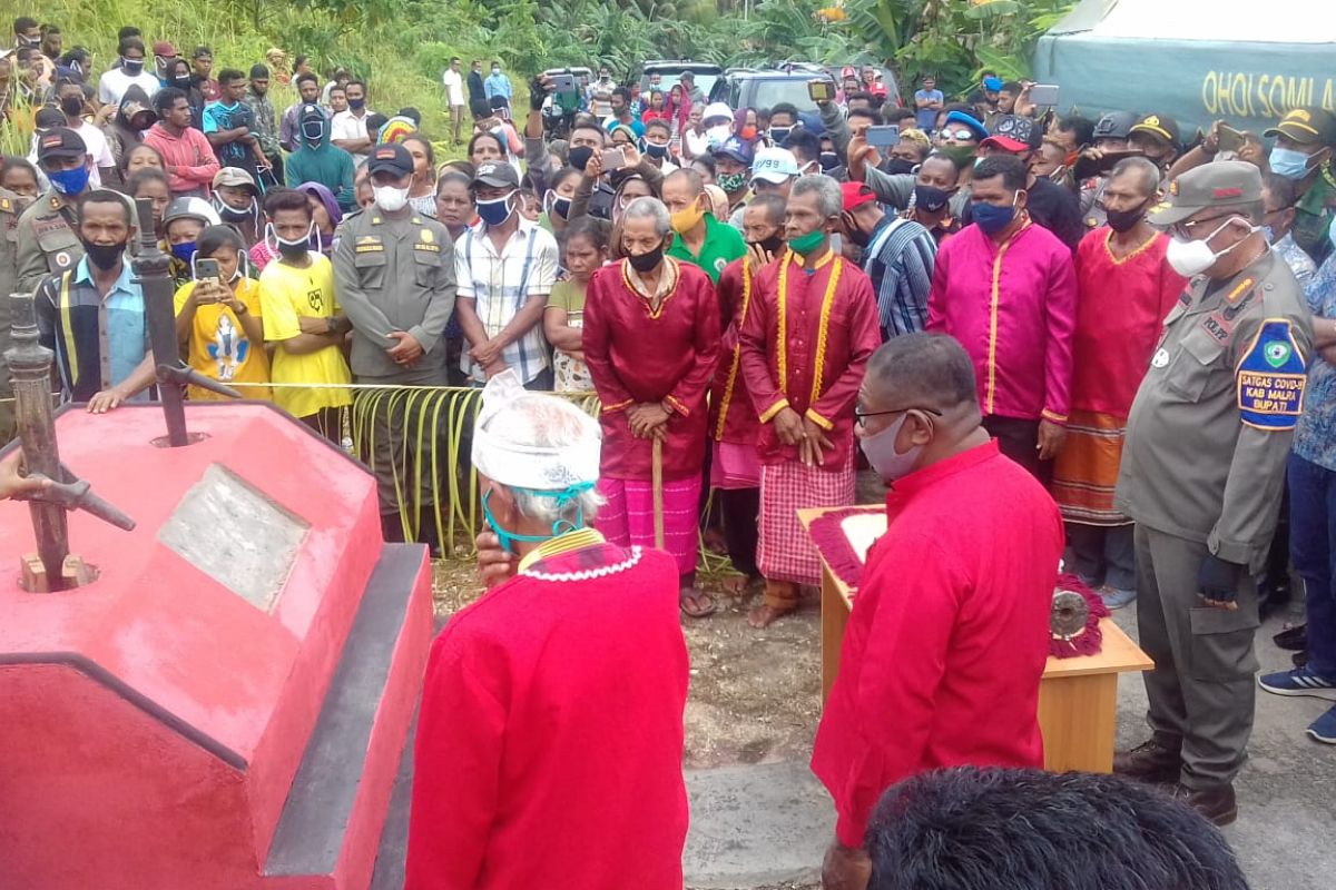 Bupati Malra hadiri upacara perdamaian  warga dua desa Ohoira dan Ohoiren