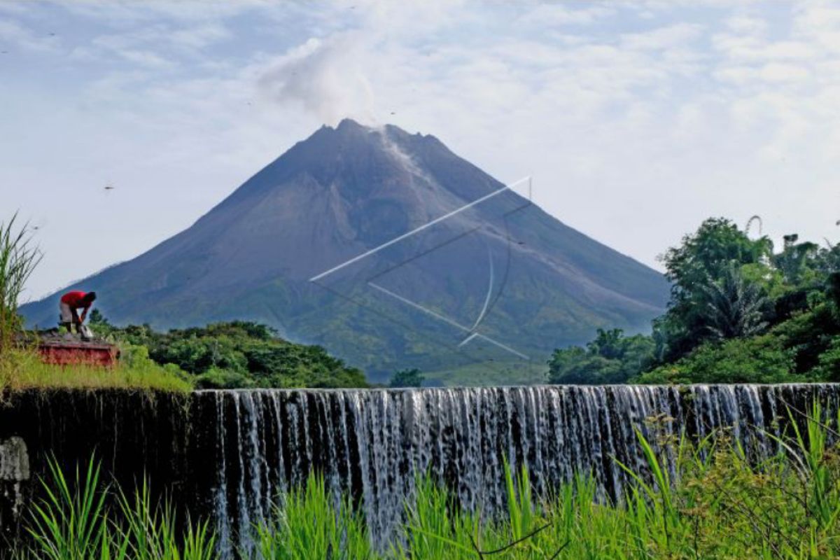Gunung Merapi 17 kali meluncurkan guguran lava pijar