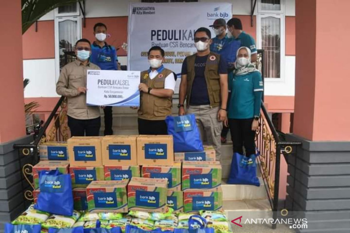 Pemkot Banjarmasin bagi-bagi sumbangan banjir pada 84 dapur umum